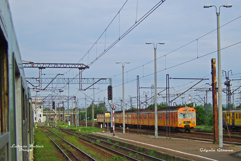 EW58-011 i EW58-028 na stacji Gdynia Główna