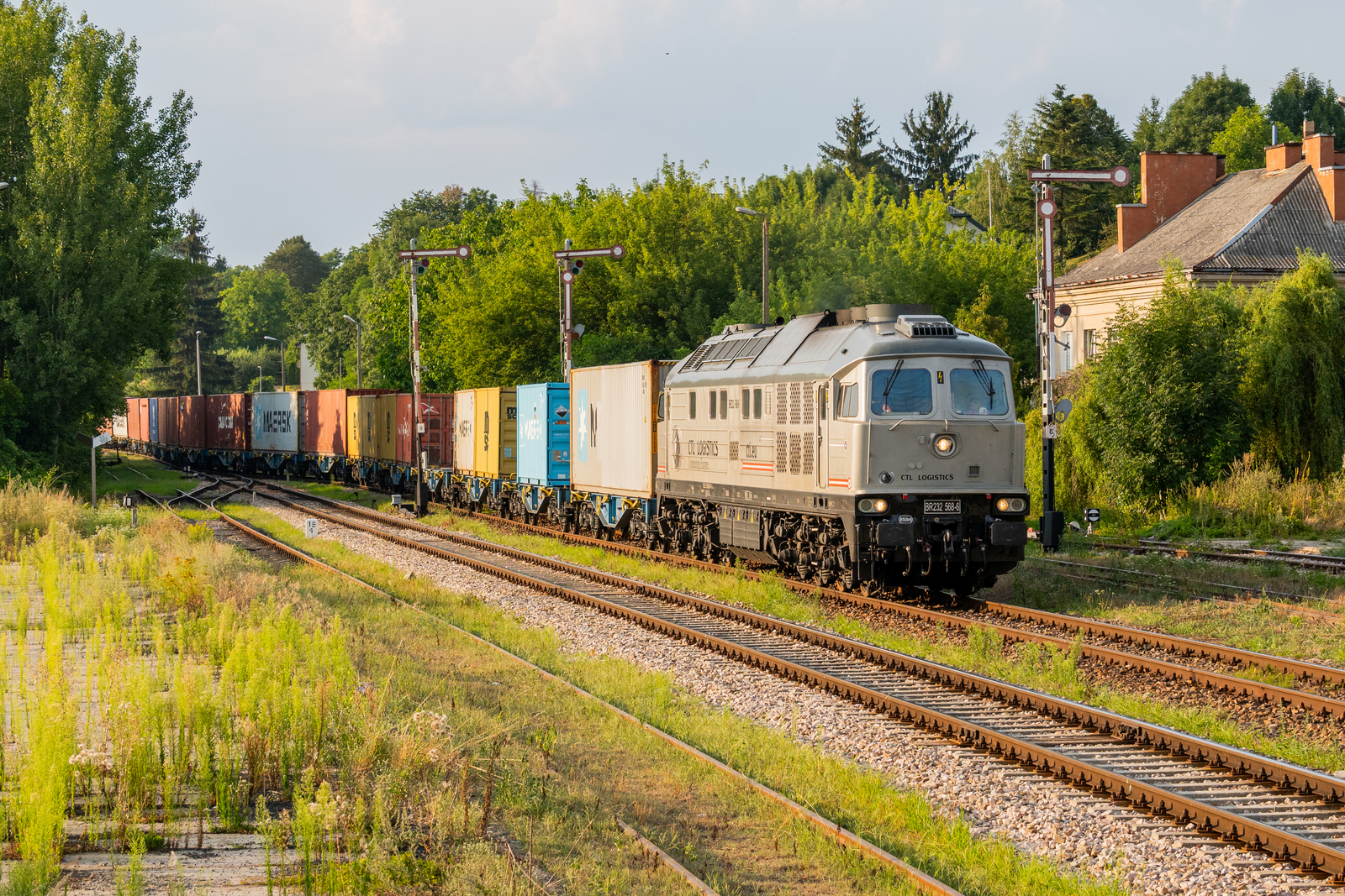 Kontenerowiec z kształtami