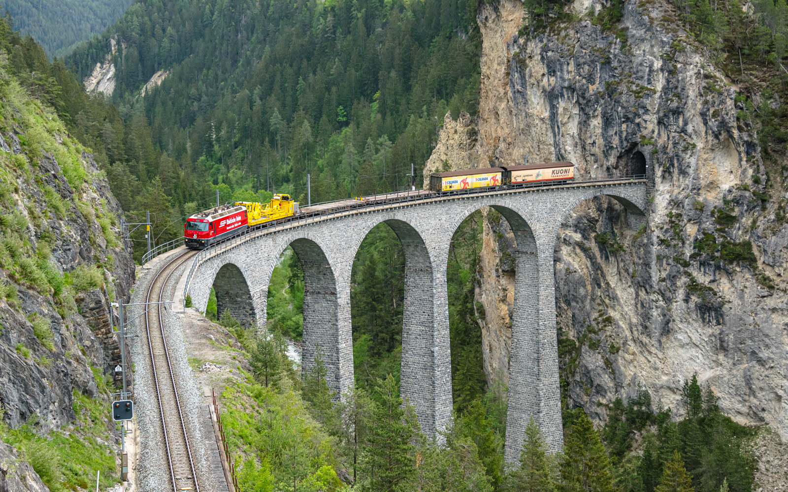 Towarówka na Landwasserviadukt