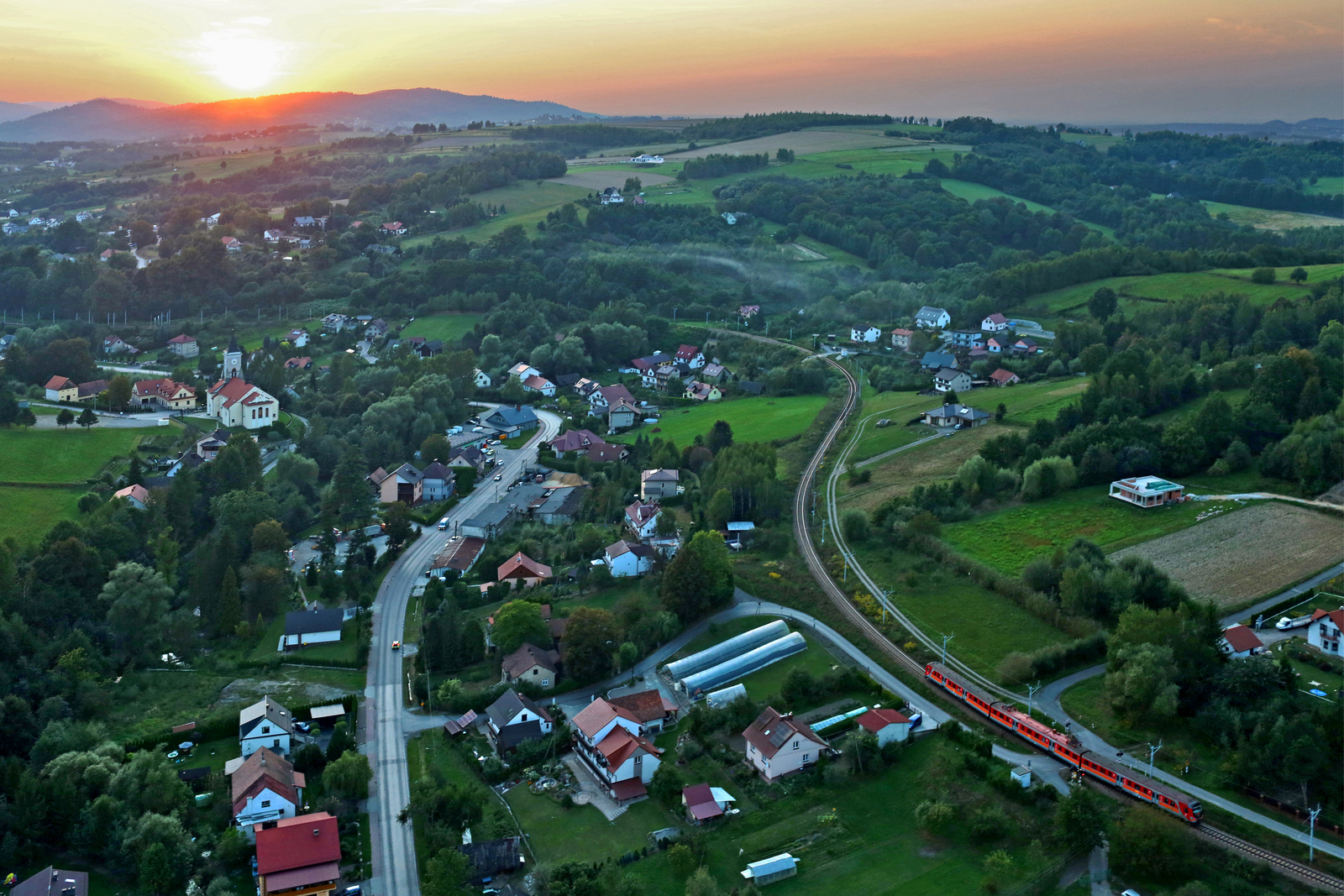 Zakopianka o zachodzie słońca