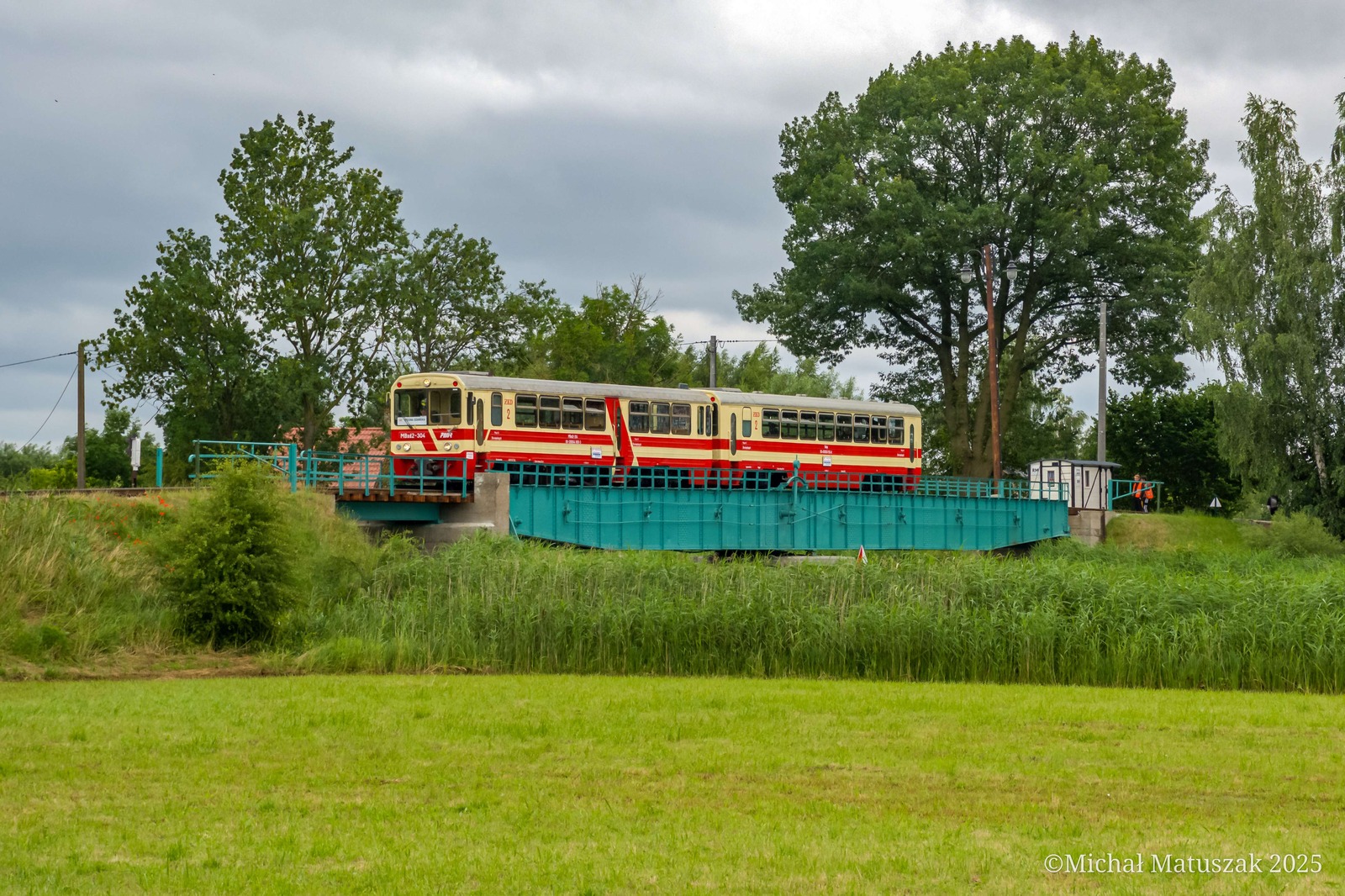 "Jak się nie ma co się lubi, to się lubi co się ma"