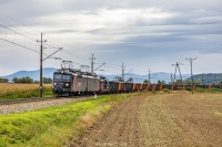 Bombowiec na tle Sudetów